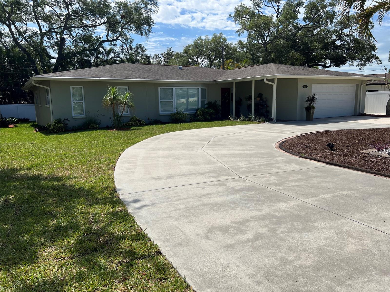 855 Fountainhead Dr