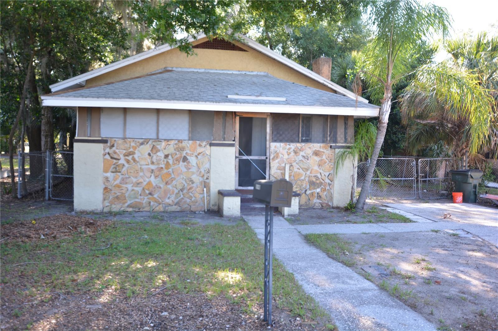 1031 N Florence Ave