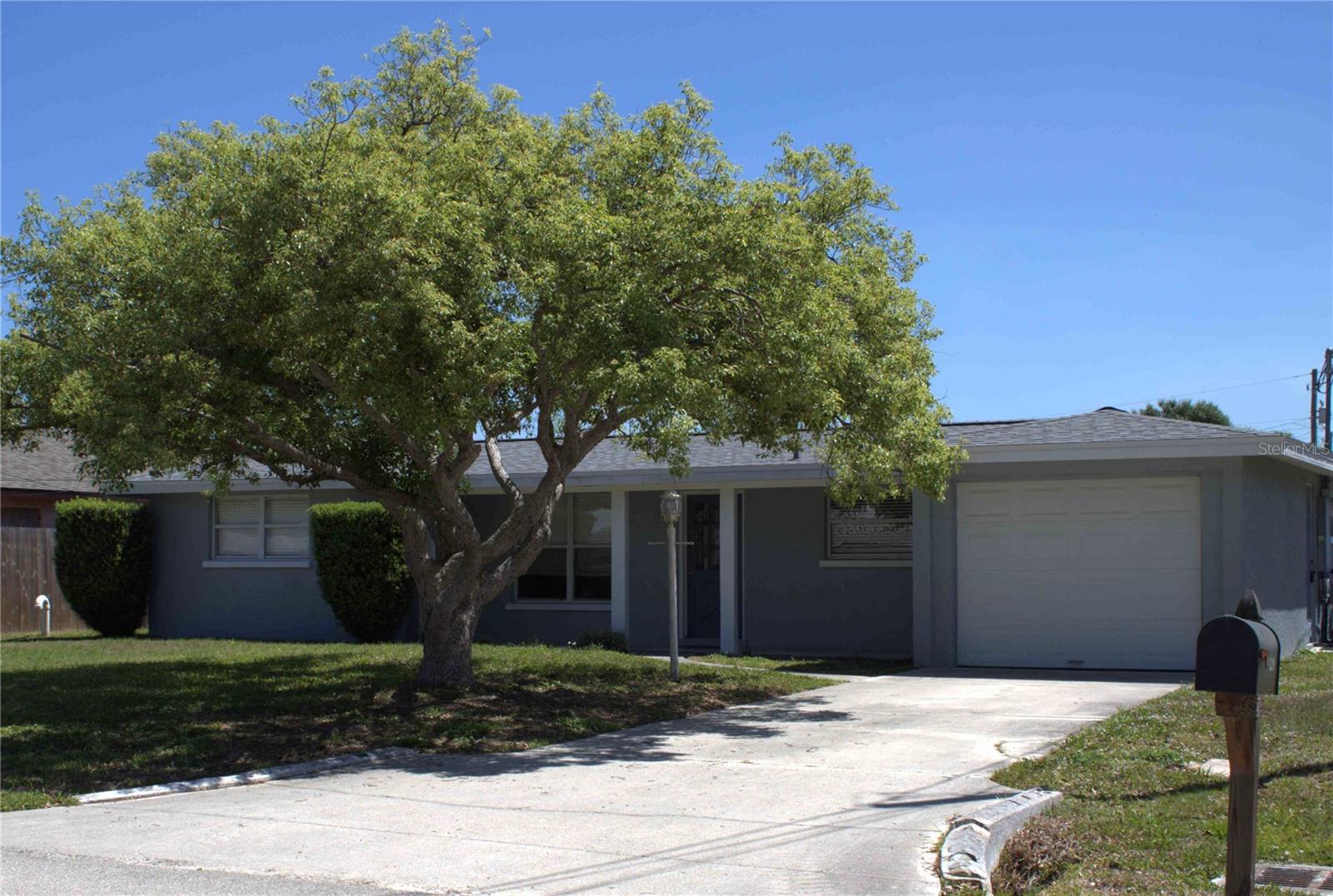 3219 Cambridge Dr