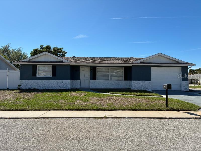 9425 Lido Ln