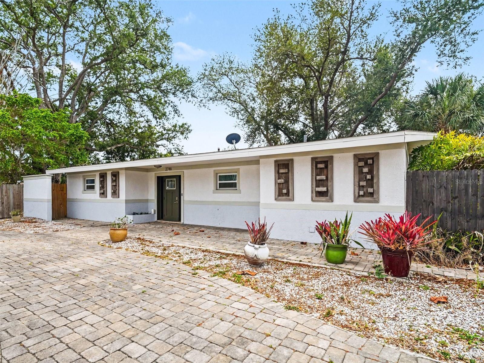 2746 Hibiscus St