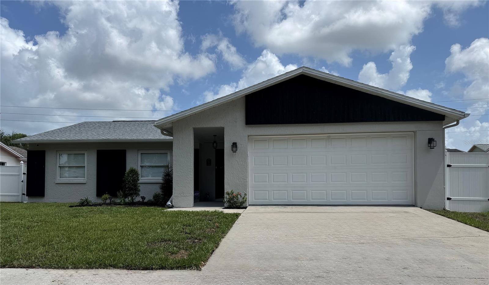 8625 Woodcrest Dr
