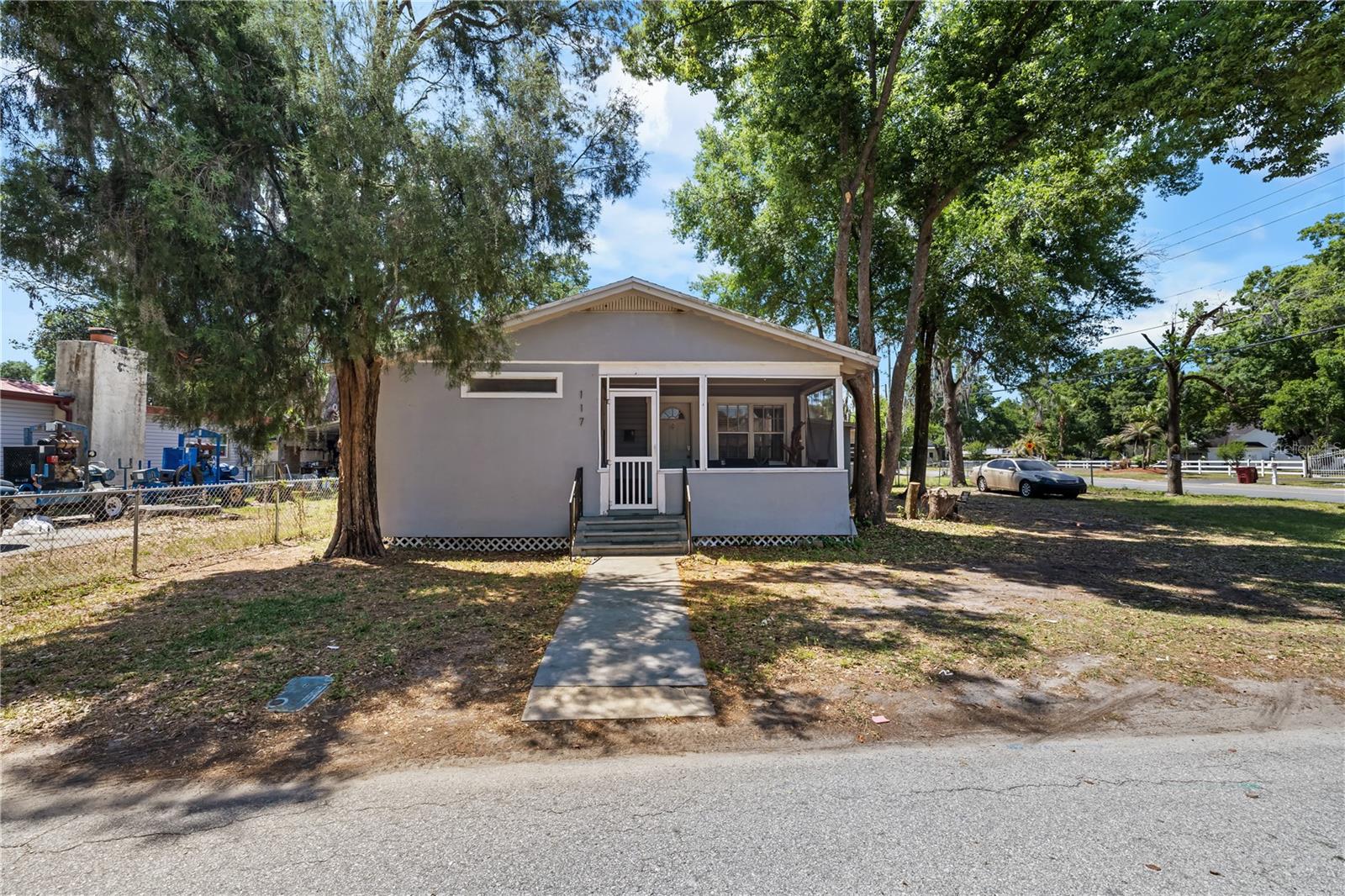 117 W Strickland St