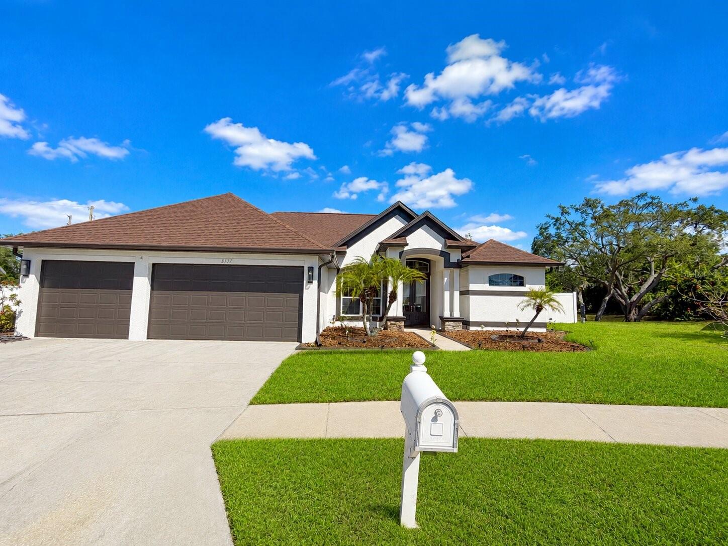 8137 Golden Bear Loop
