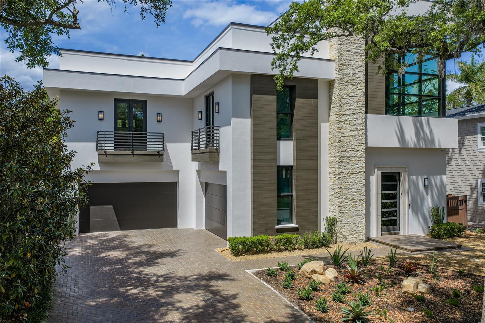 2903 W Hawthorne Rd