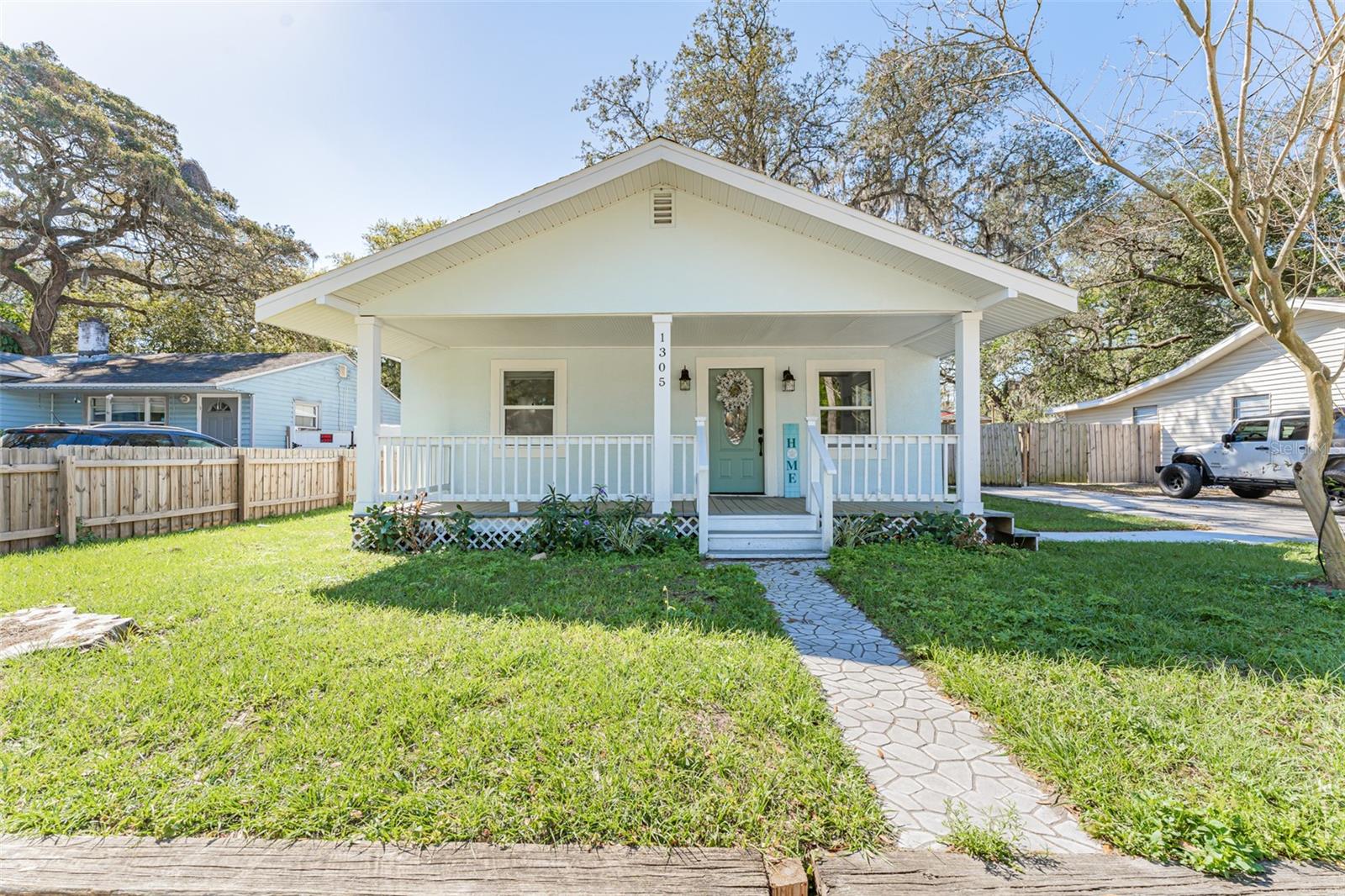 1305 E Osborne Ave
