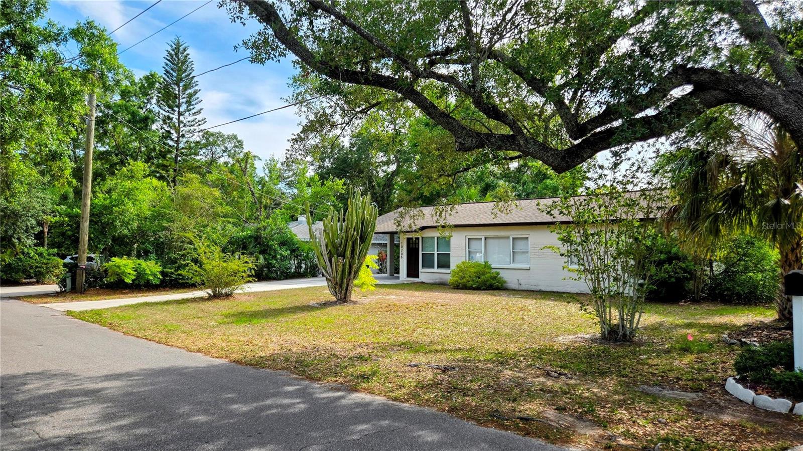 10206 N Oakleaf Ave