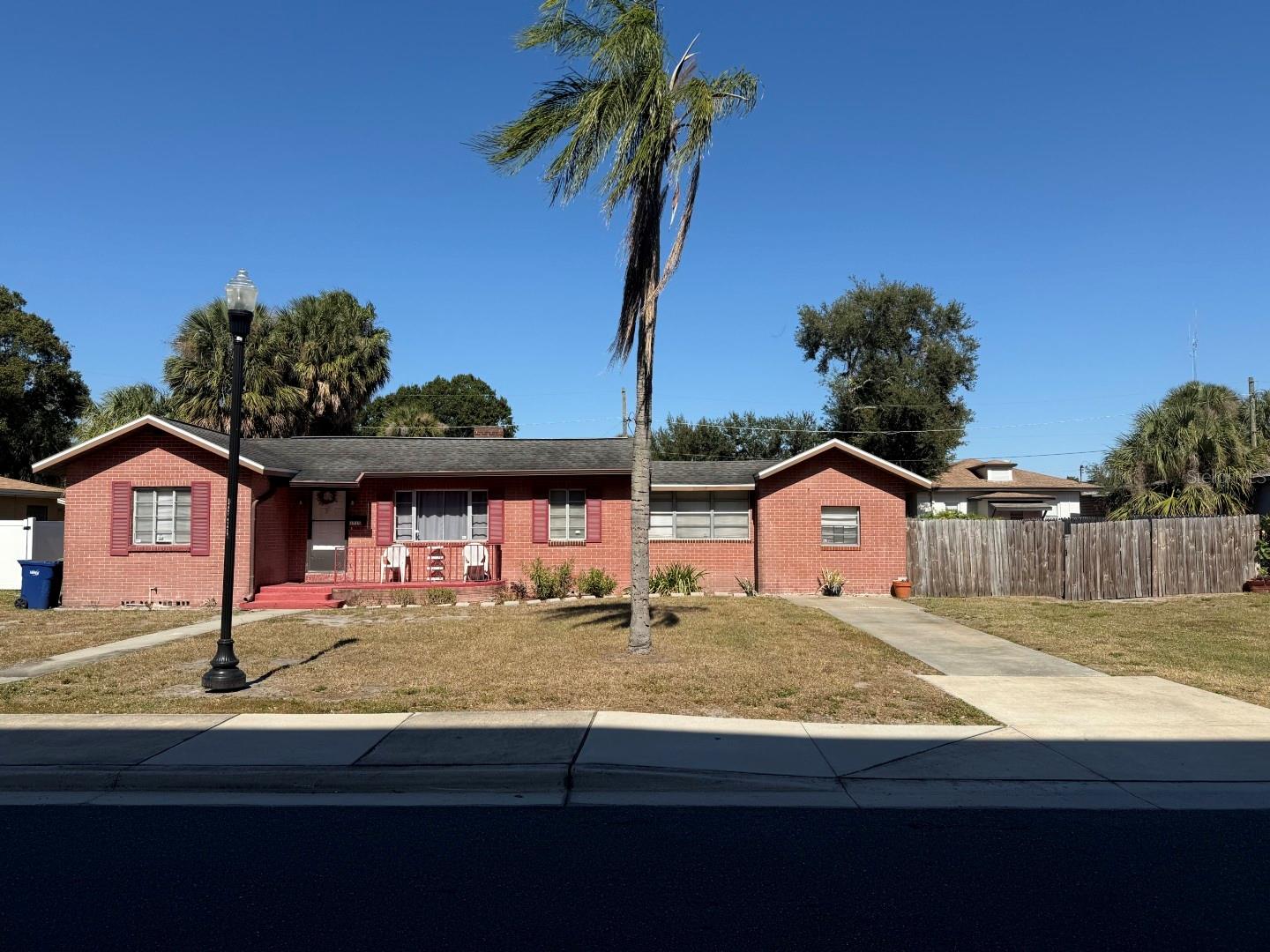 1715 W Carmen St