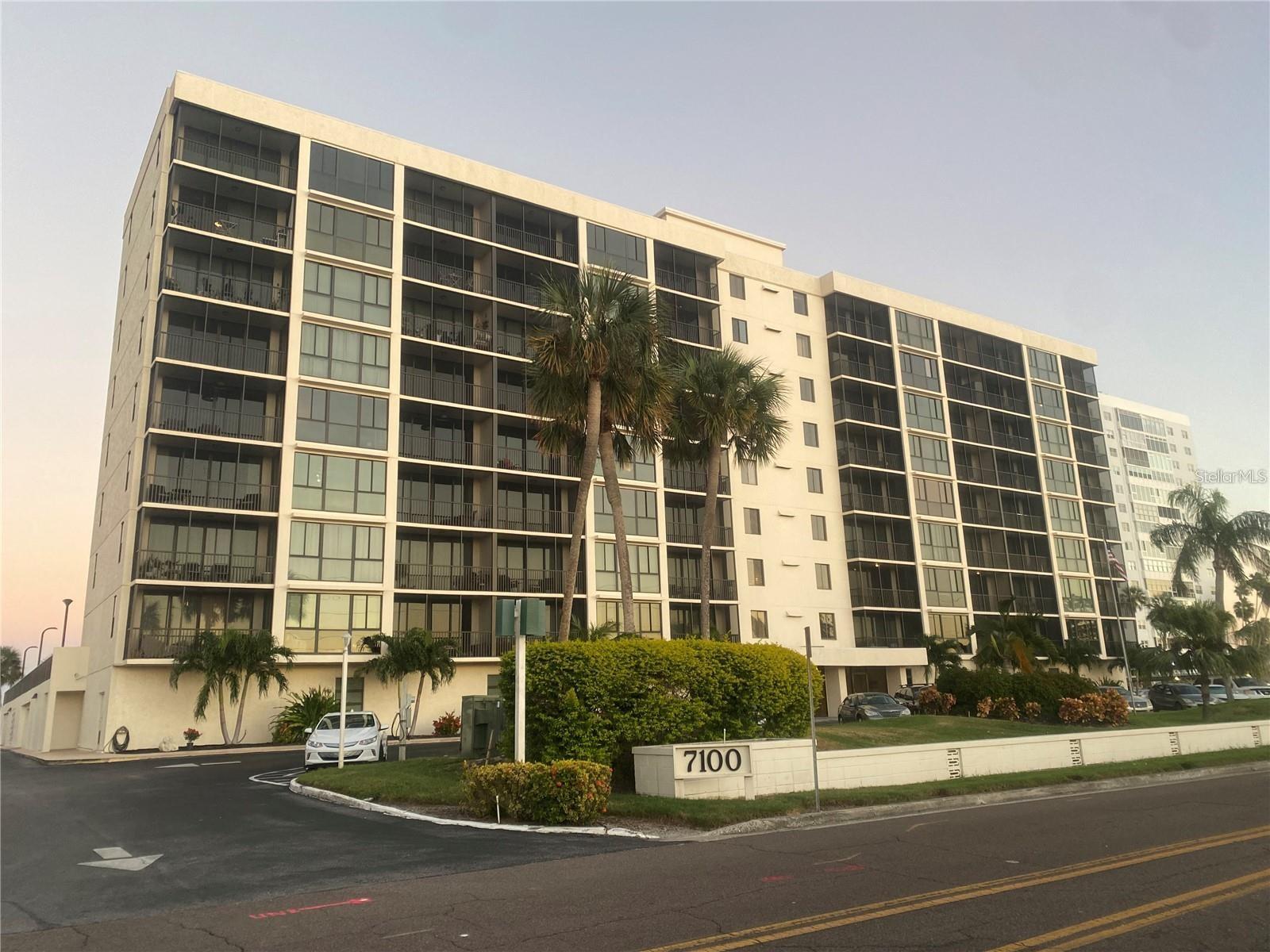 7100 Sunshine Skyway Ln S #906