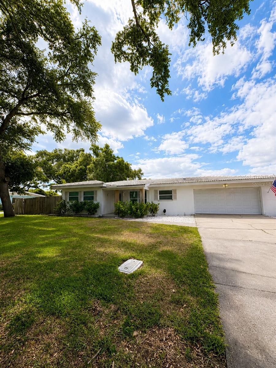 1818 Meadow Ln