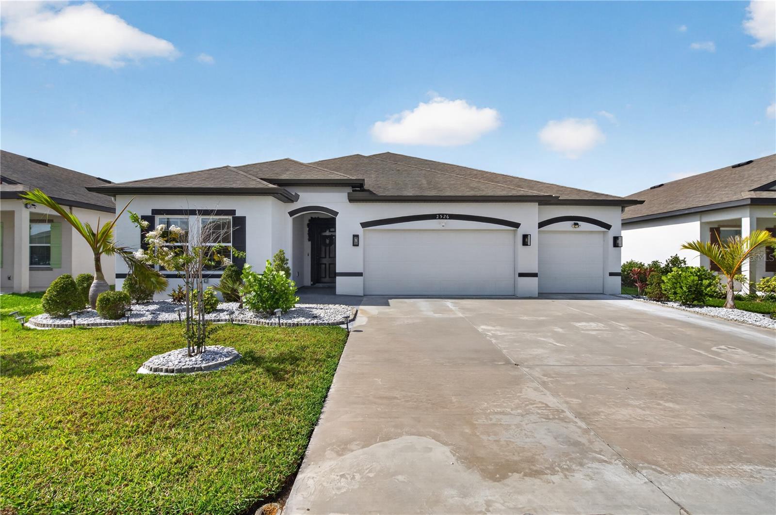 2526 Sand Gables Trl