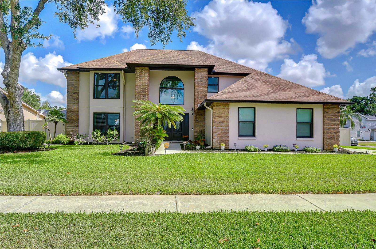 1227 Rainbrook Cir