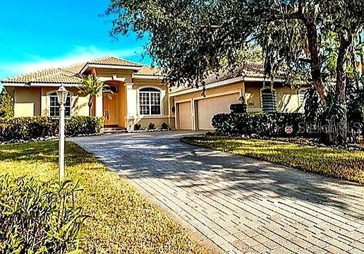 1704 Amberwynd Cir W