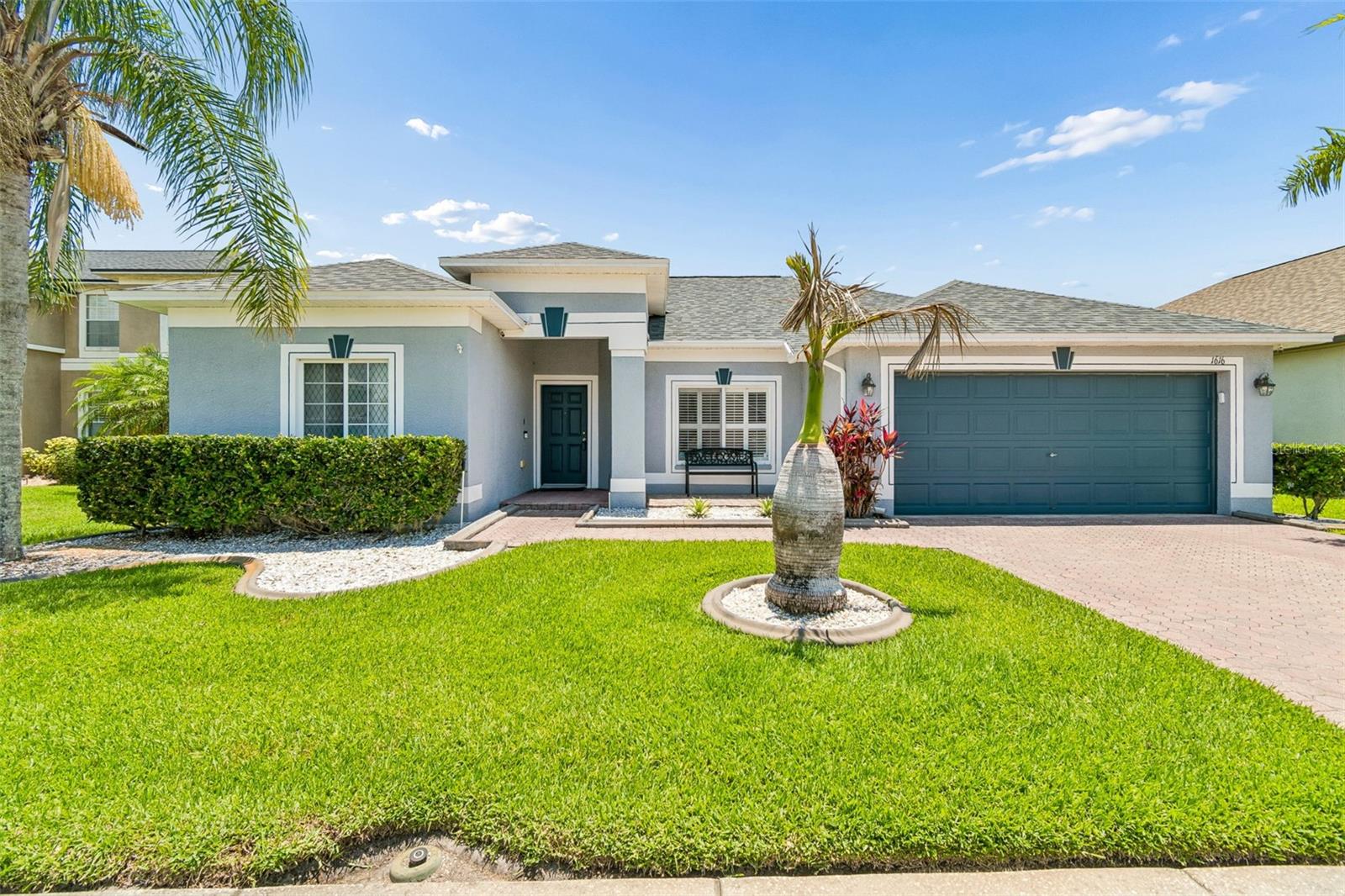 1616 Regal Mist Loop