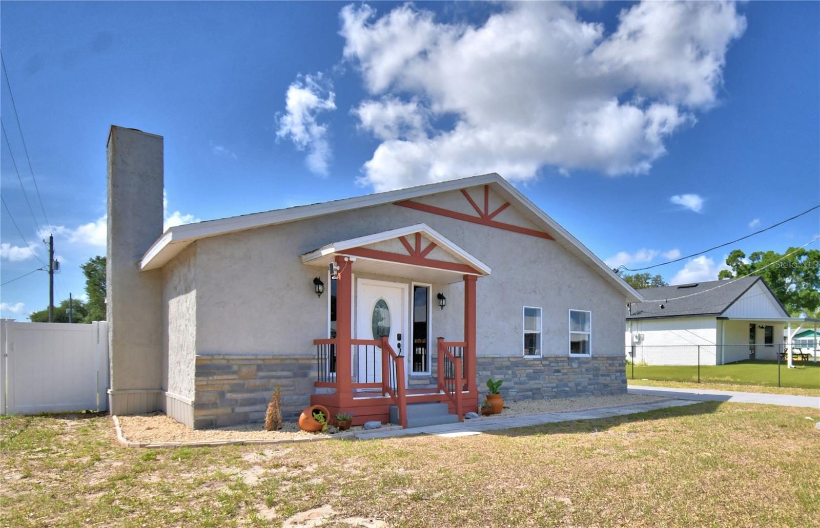 208 Center St