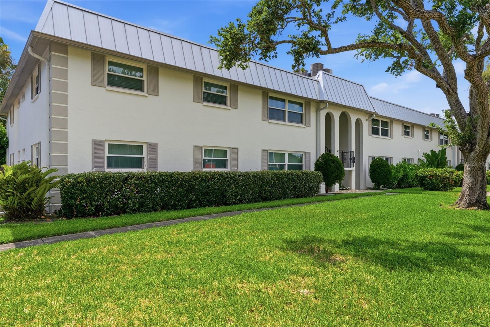 5800 Hollywood Blvd #214
