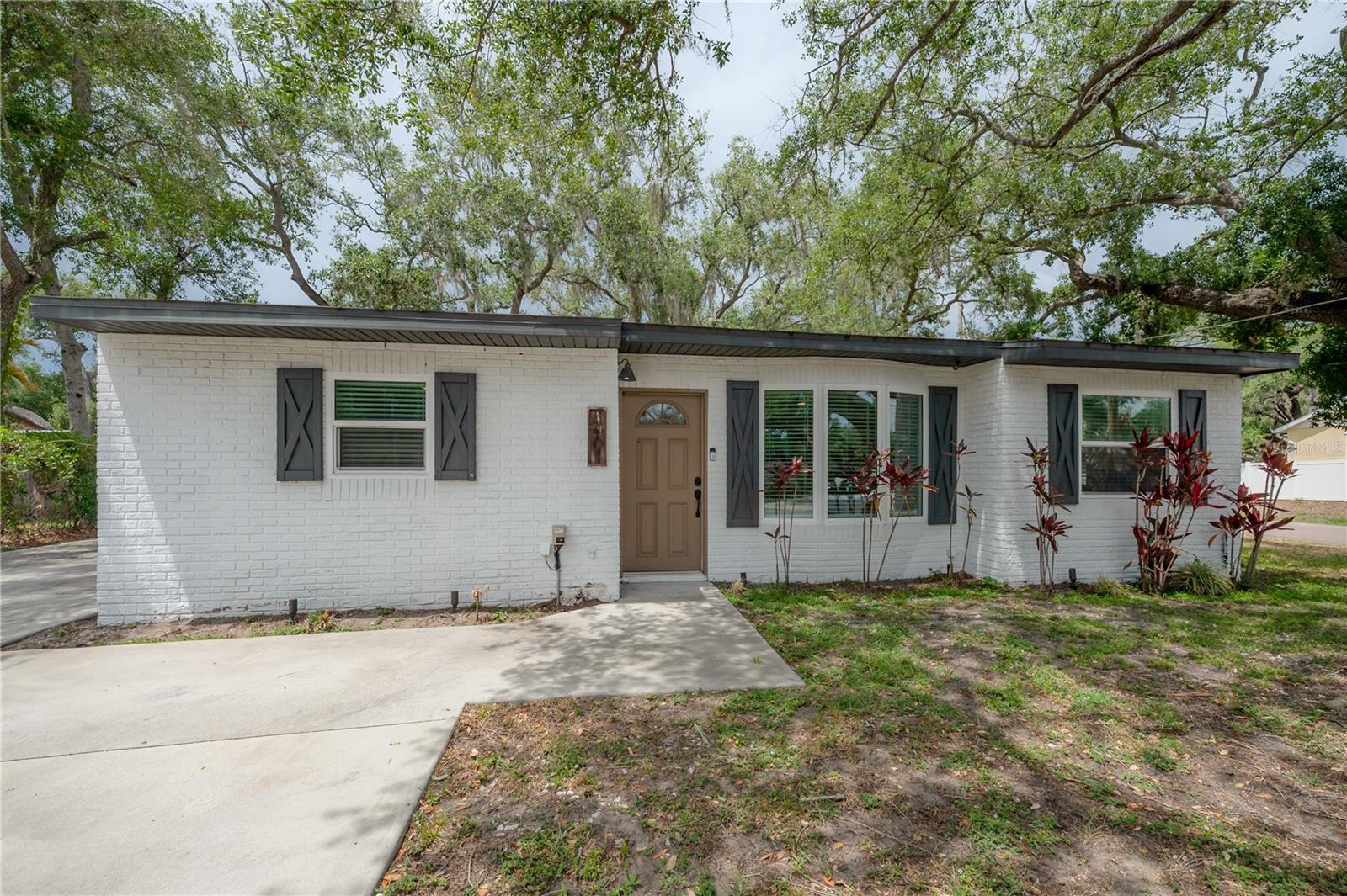 3401 W Van Buren Dr