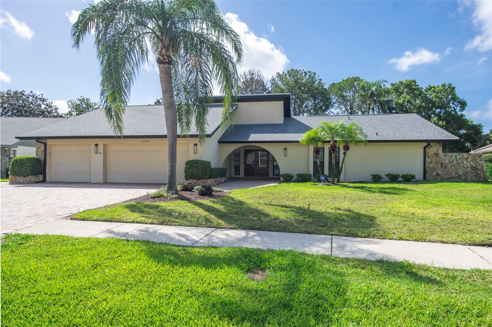 3119 Hyde Park Dr
