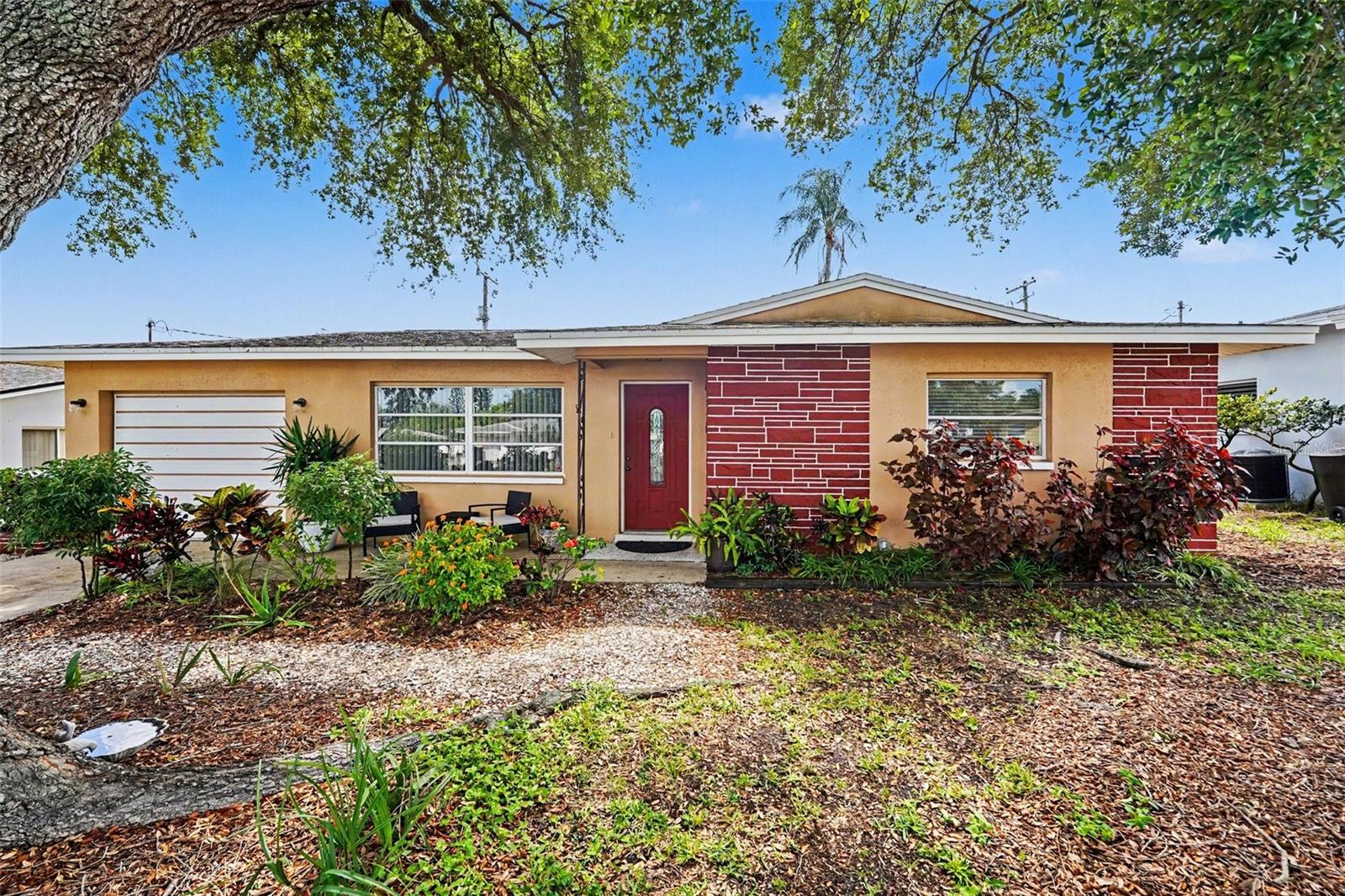 1251 Oakview Ave