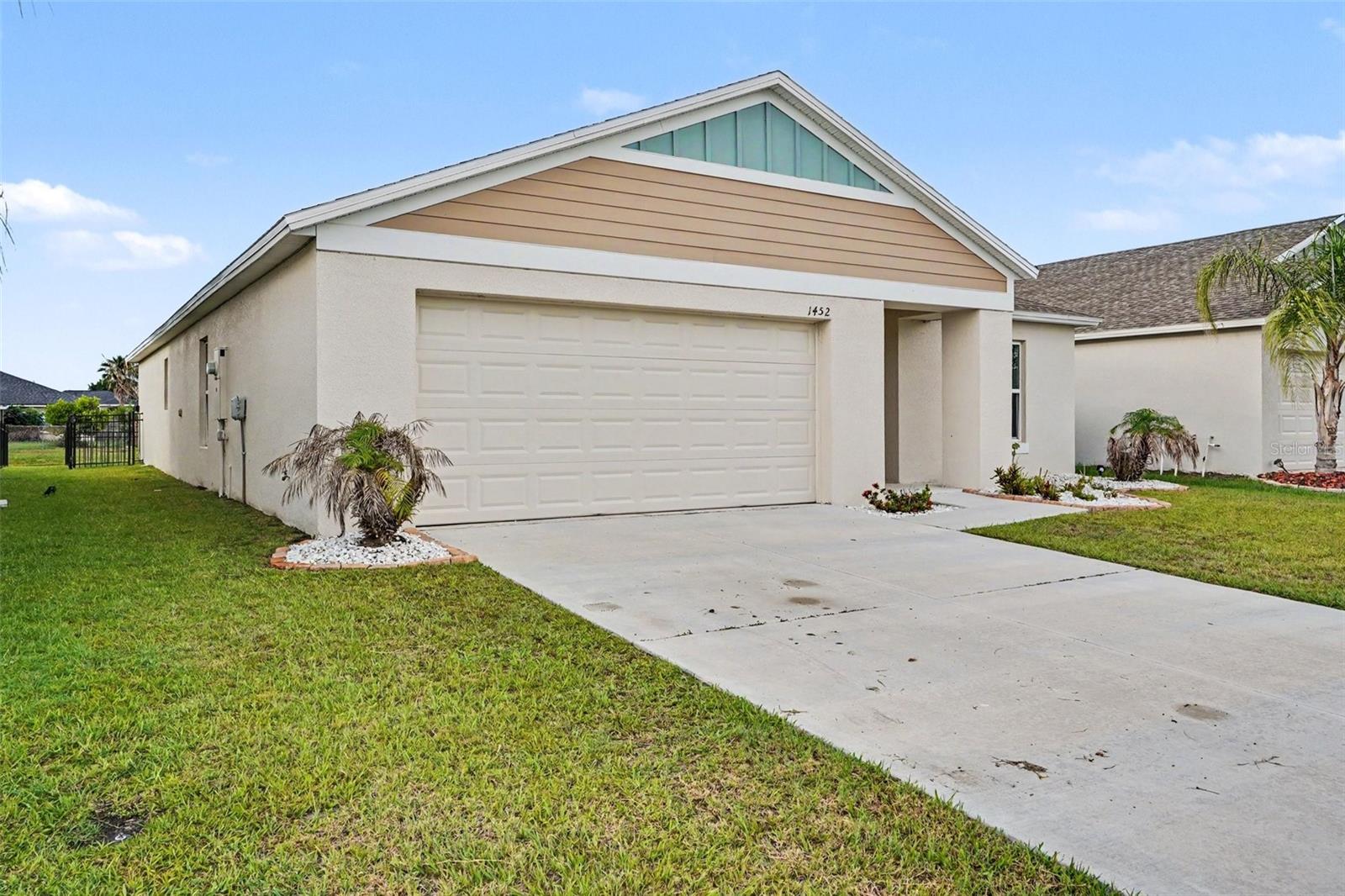 1452 Axel Cir