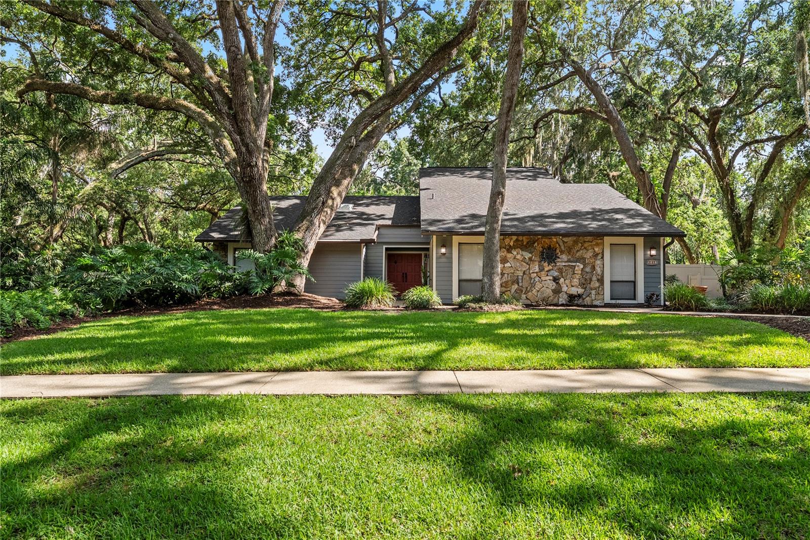 2503 High Oaks Ln