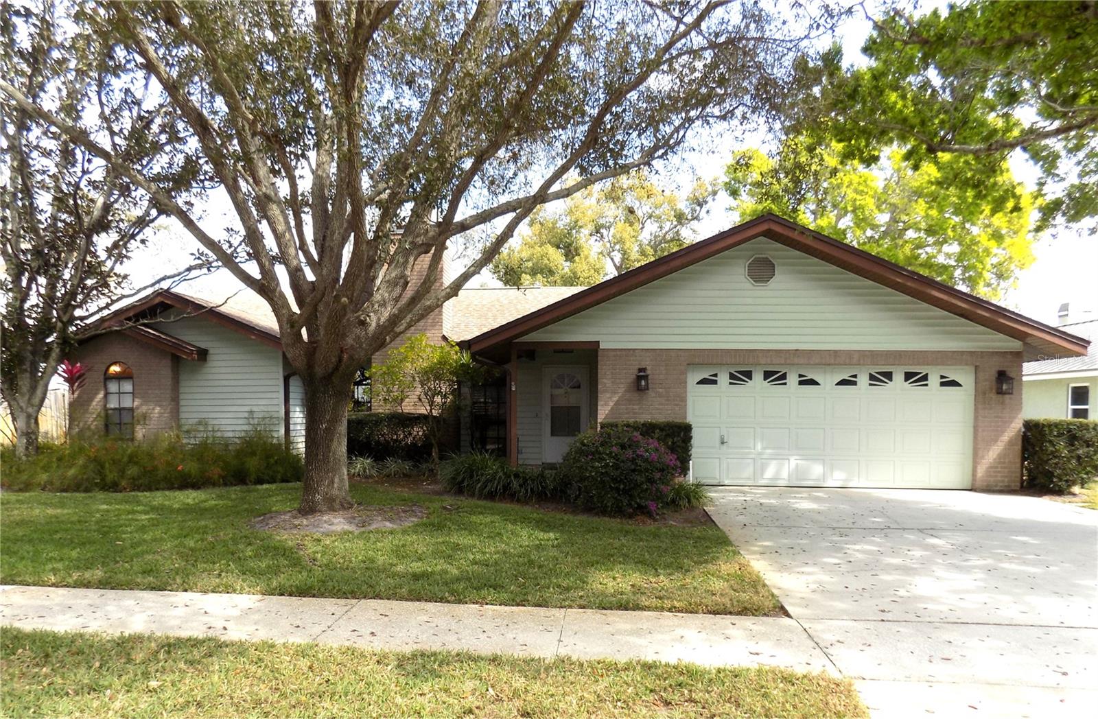 1819 Juanita CT