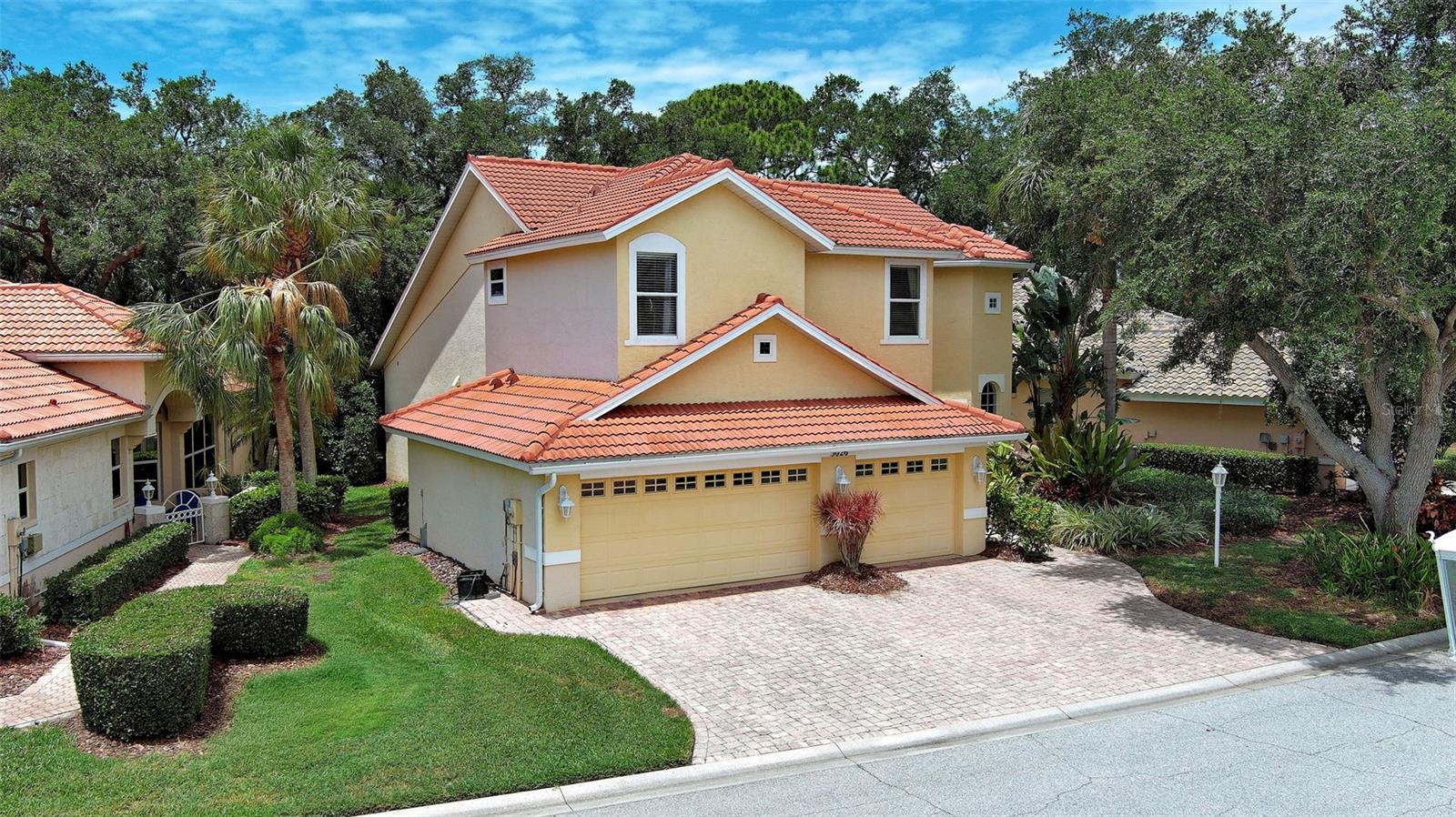 5026 Hanging Moss Ln