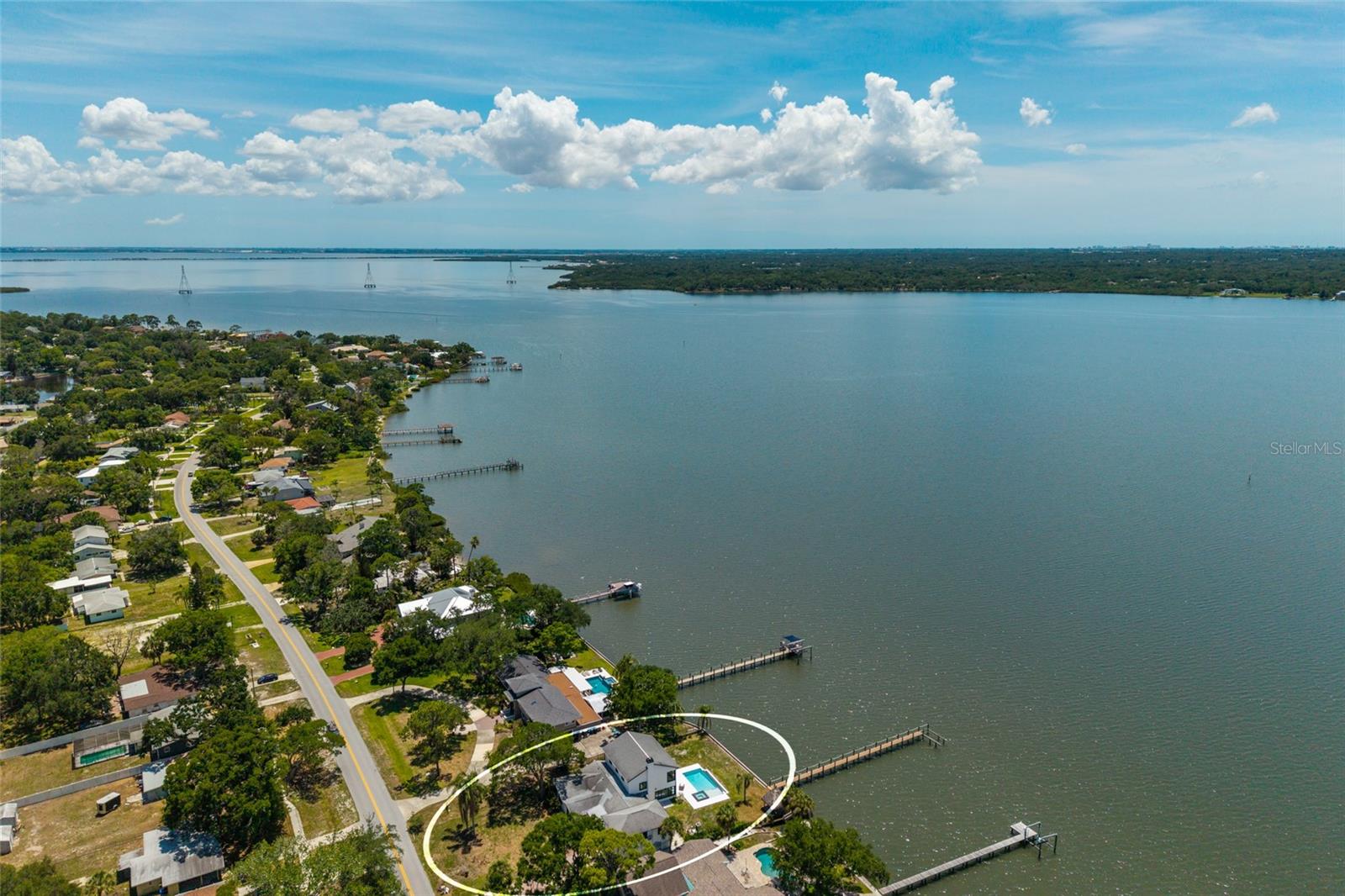 412 Shore Dr E