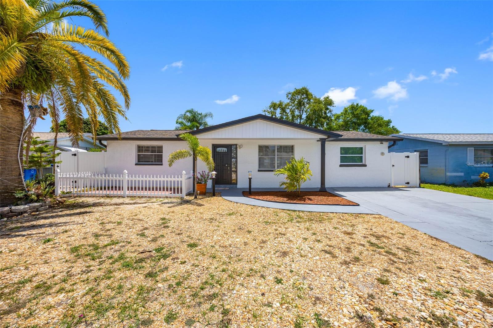 1036 Viking Dr