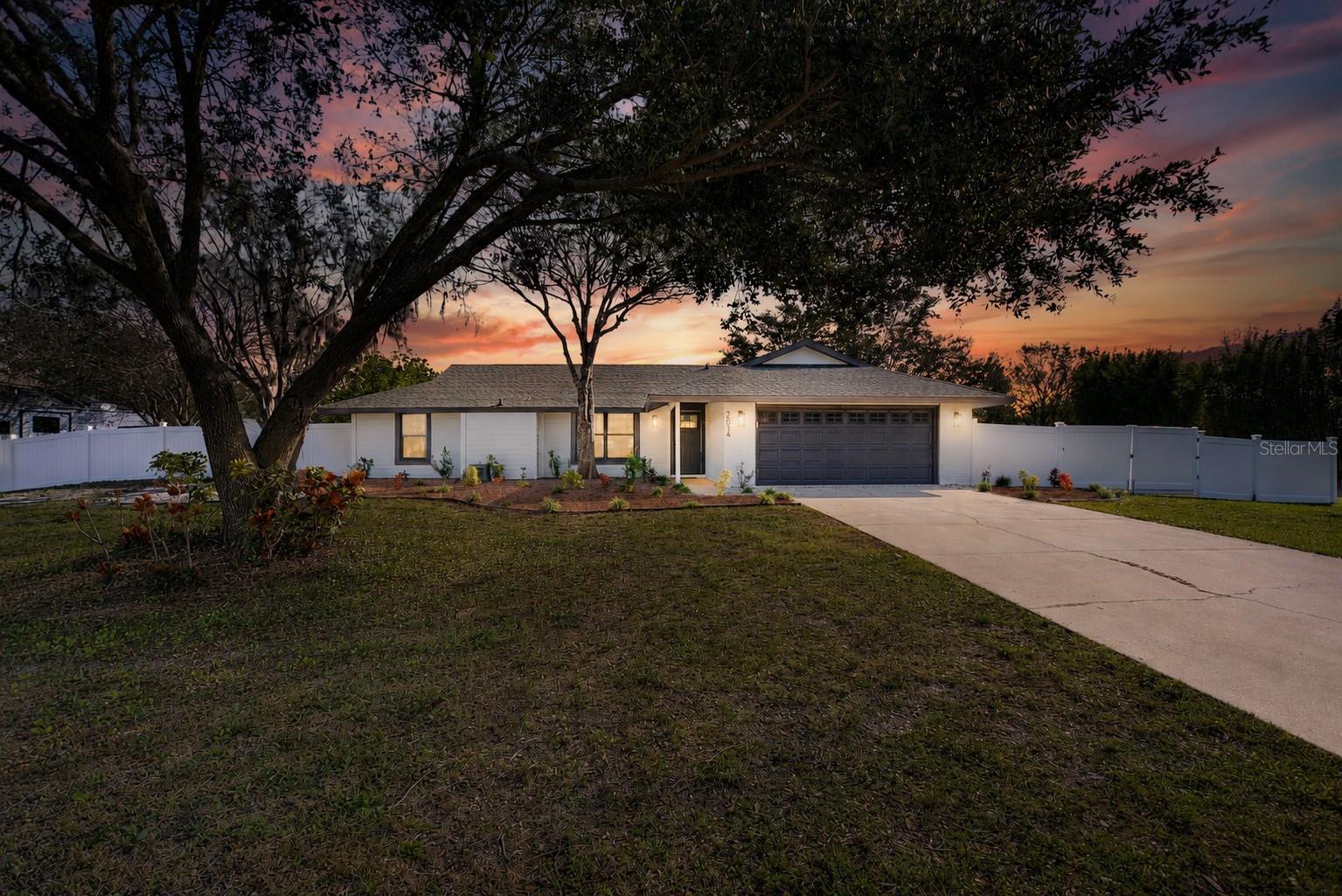 2054 Racimo Dr