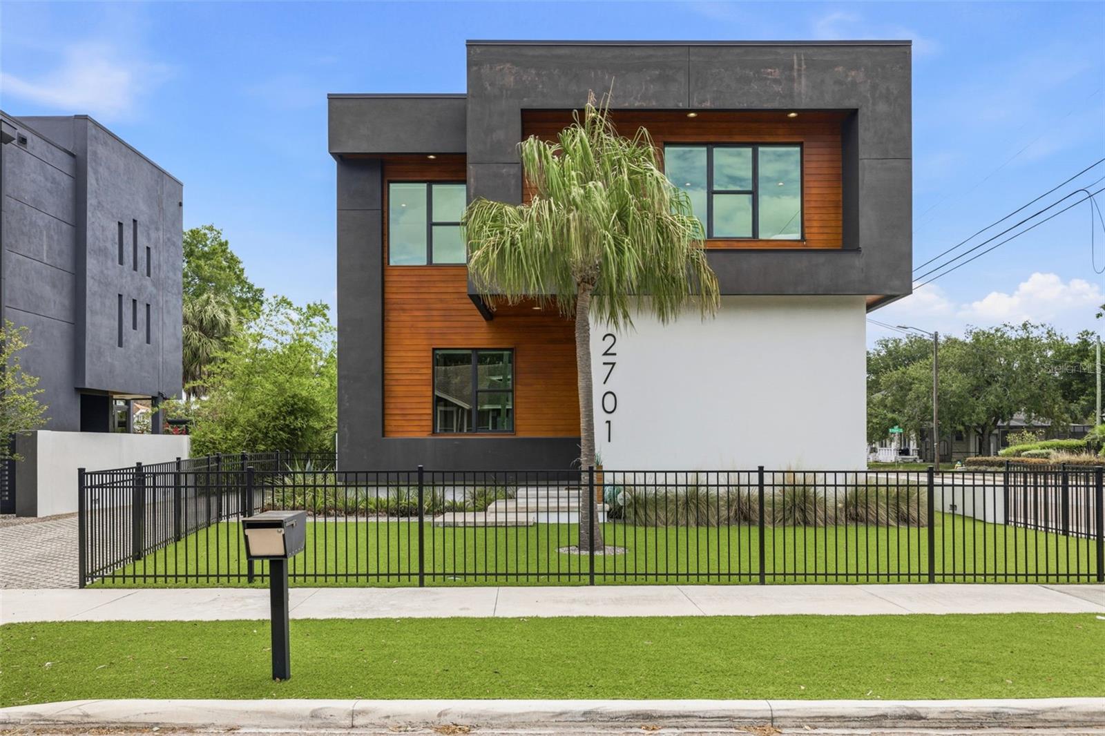 2701 N Poplar Ave