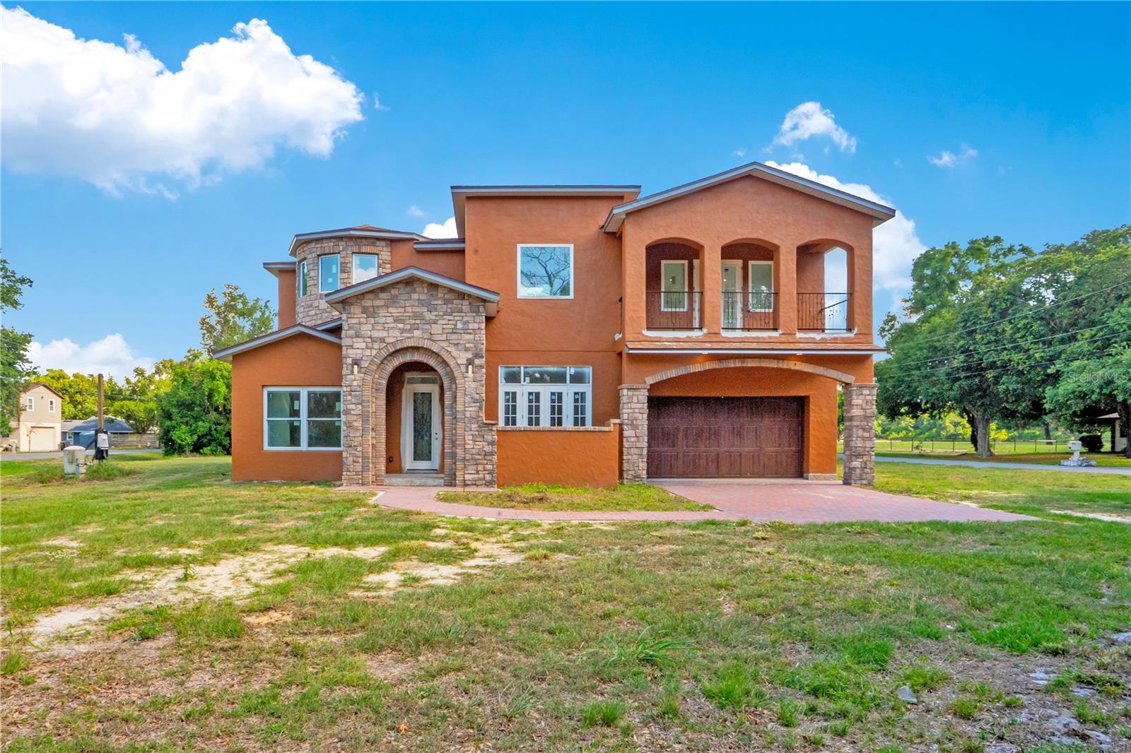 818 Lake Agnes Dr