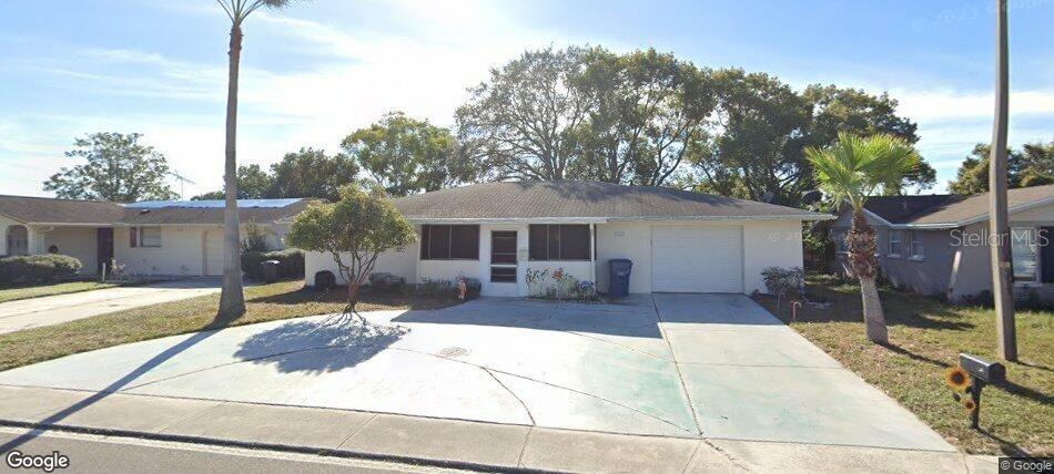 8220 Fox Hollow Dr