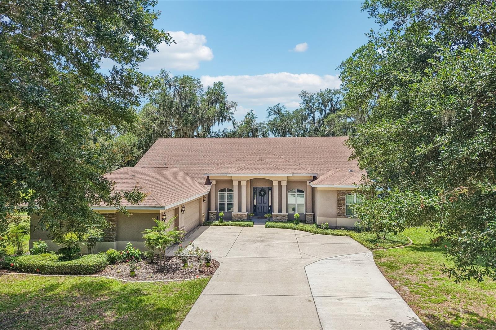 11325 Hidden Valley Ln