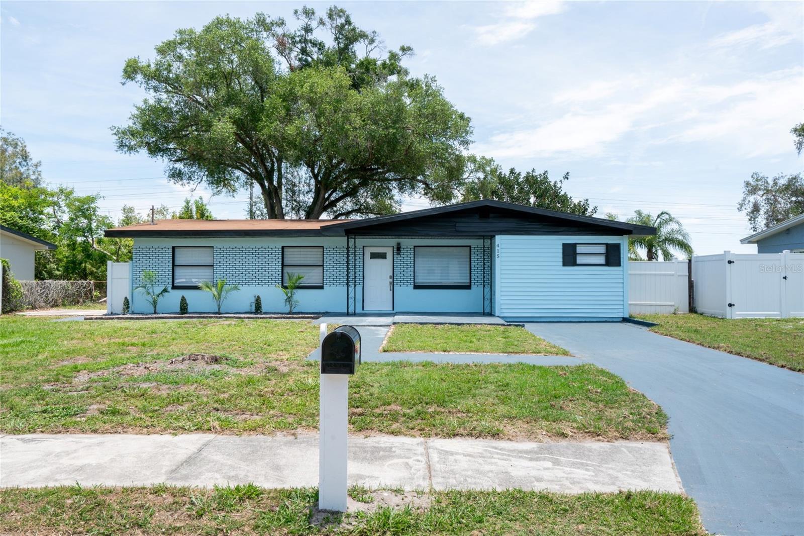 415 Country Club Dr