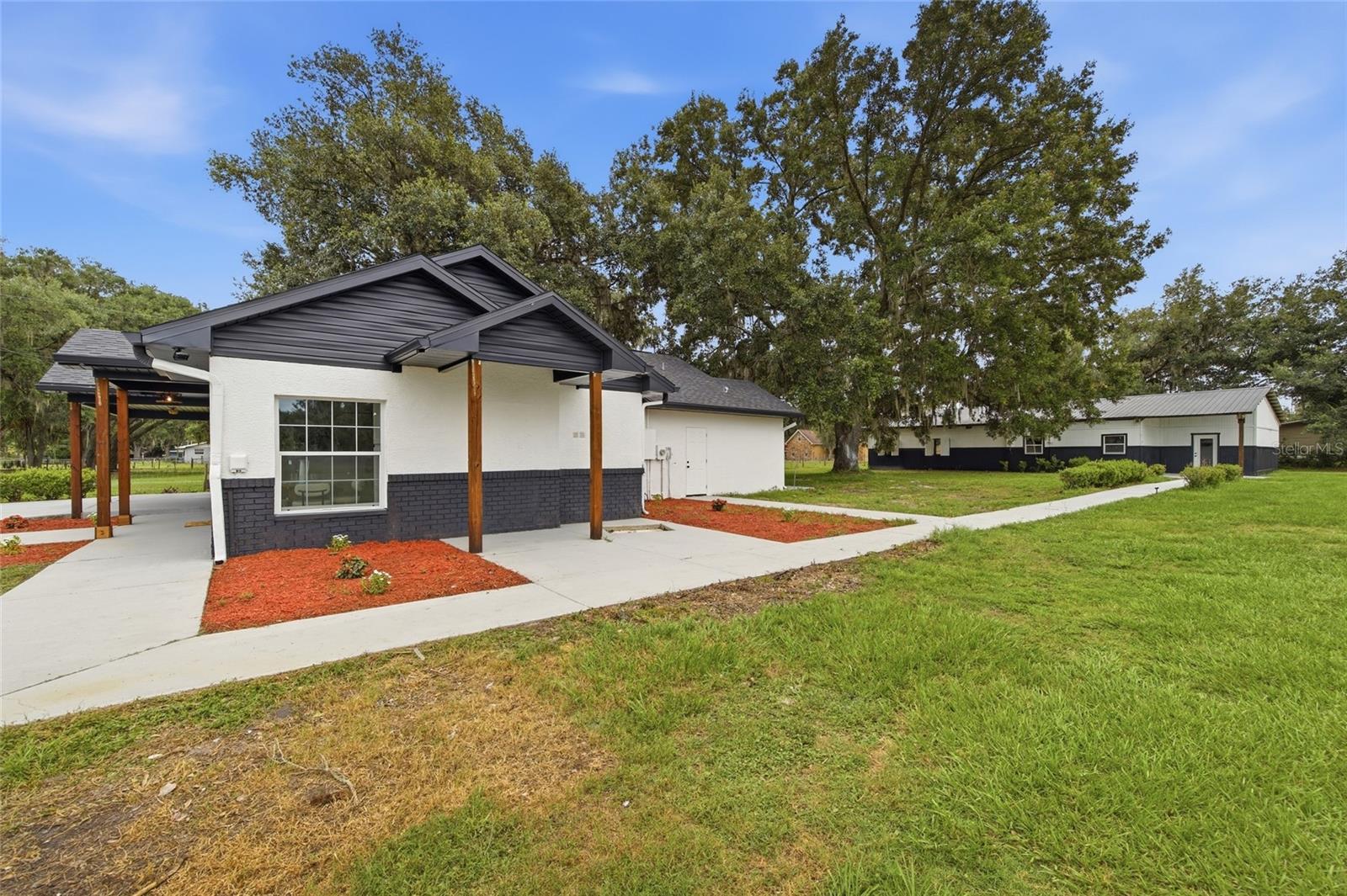 1205 E Knights Griffin Rd