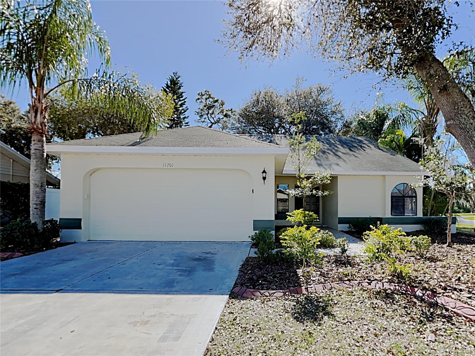 11701 Lynmoor Dr