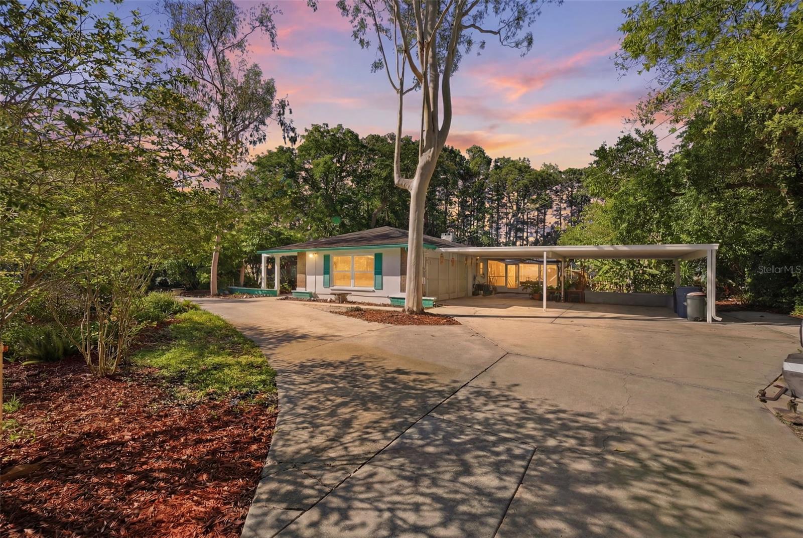 9116 Lakeview Dr