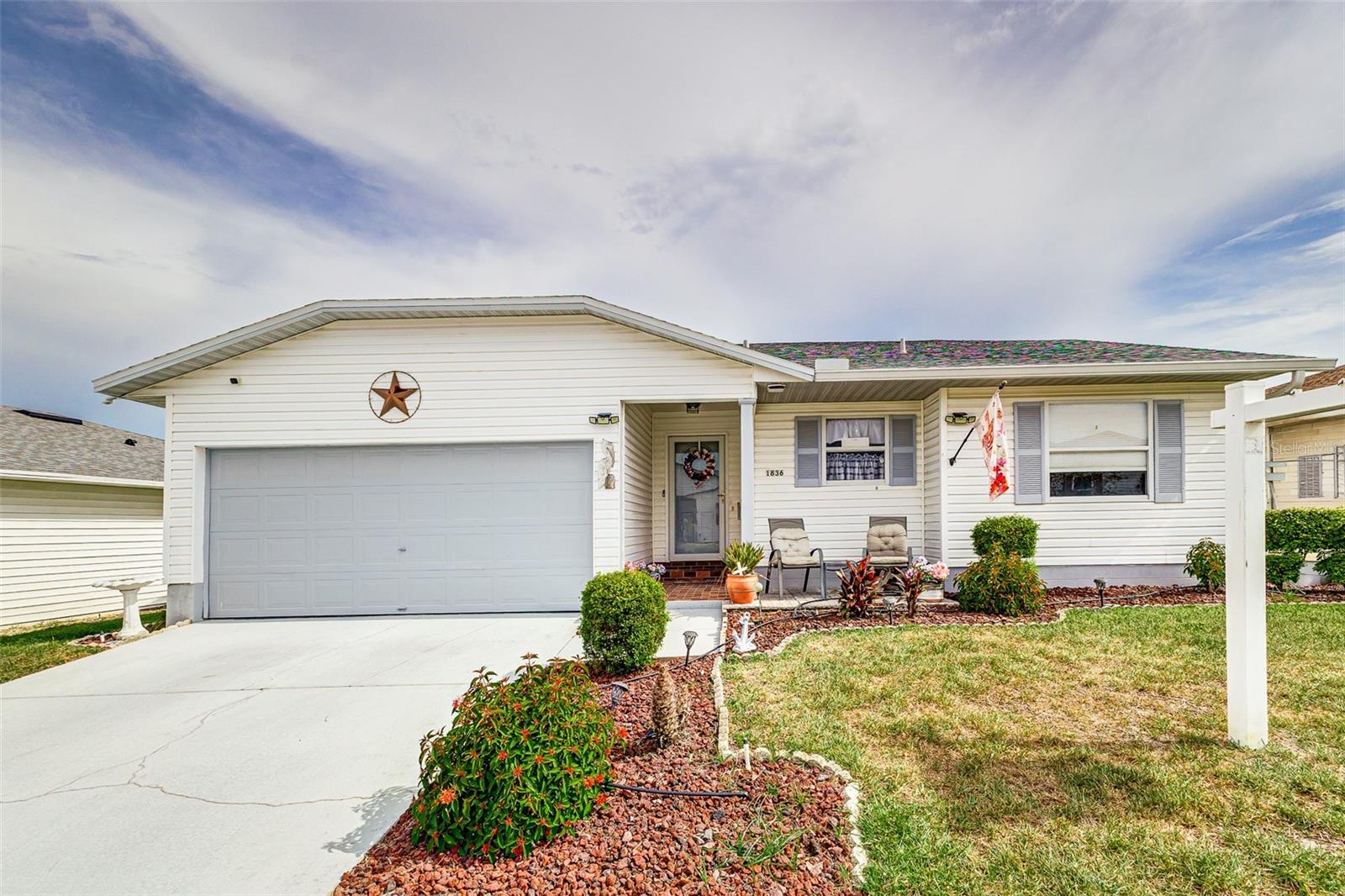 1836 Prairie Dunes Cir N
