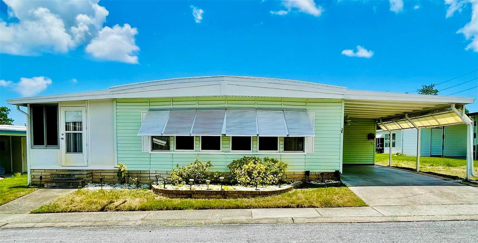36 Maple Leaf CT