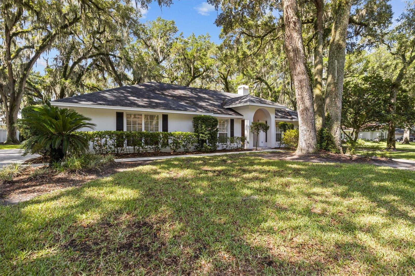 1142 Longwood Oaks Blvd