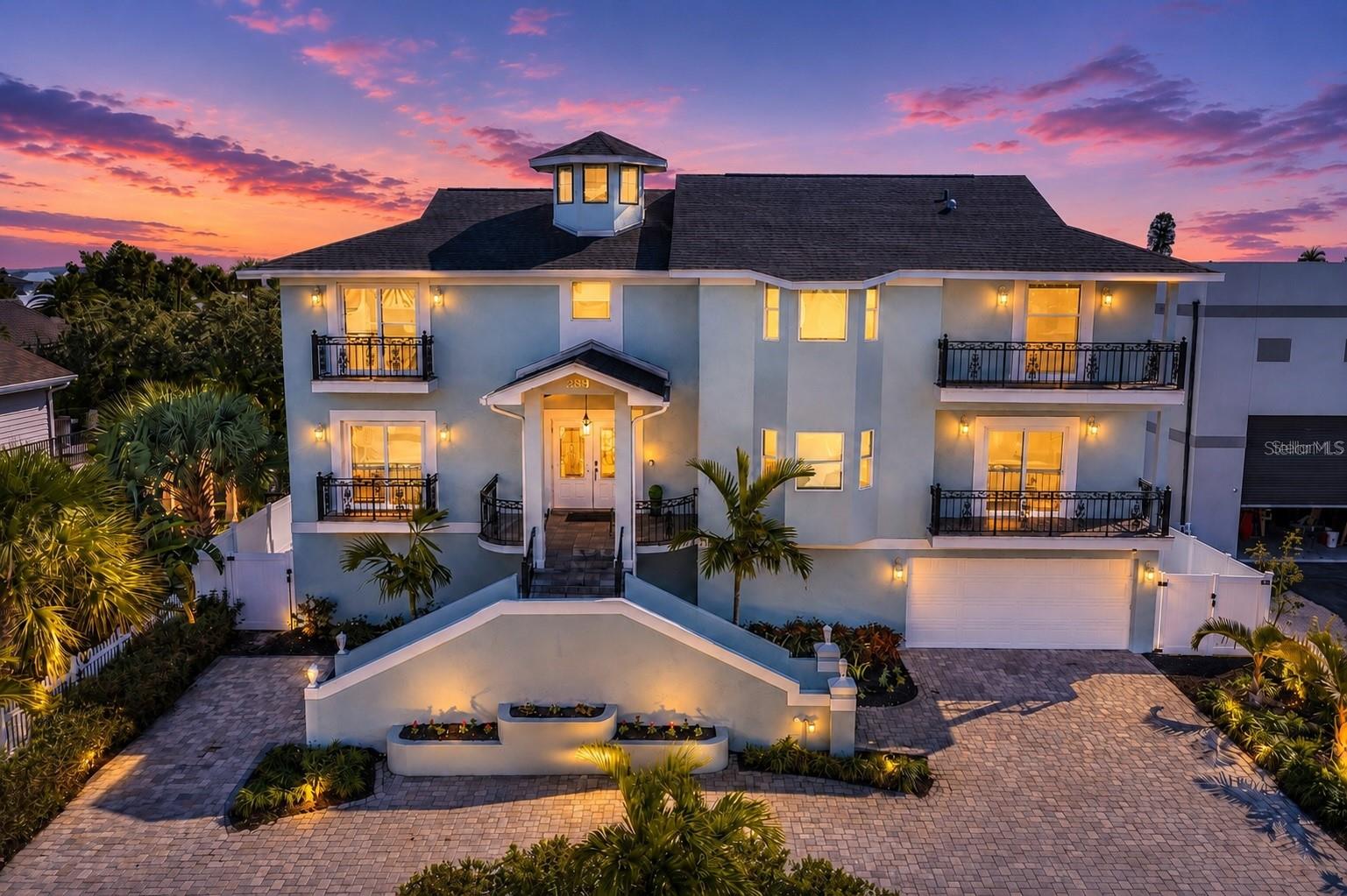 289 8th Ave N