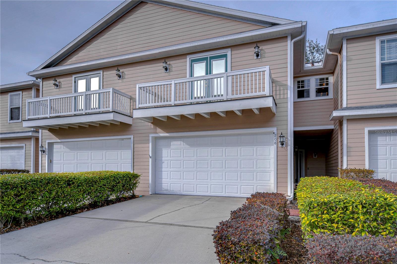 208 Elm View CT
