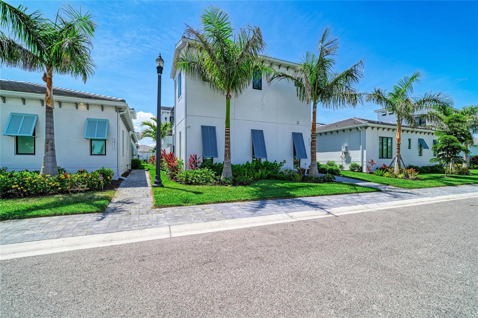 5935 Cat Claw Ln