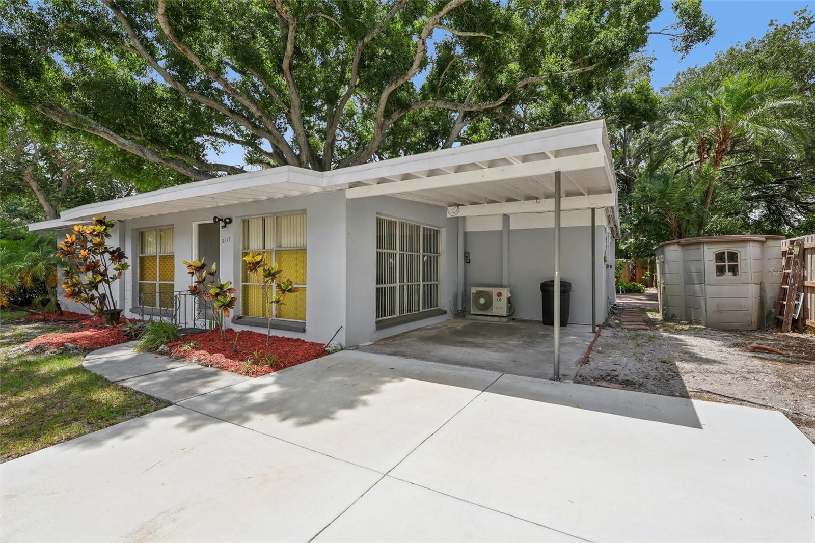 2117 Barcelona Dr