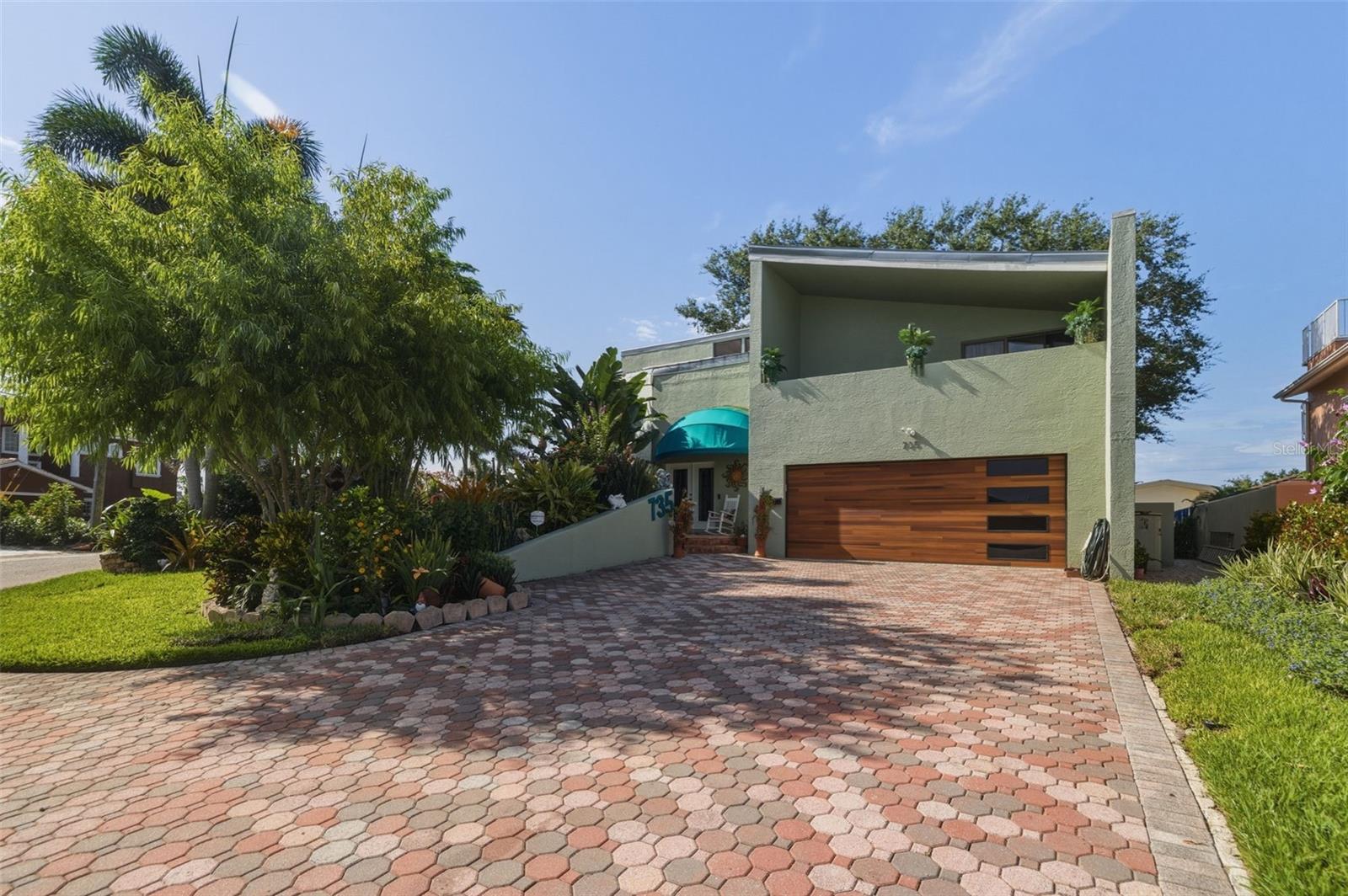 735 79th Cir S