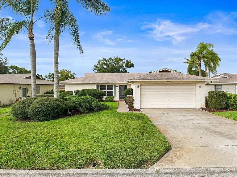 8210 Lora Del Rio Dr