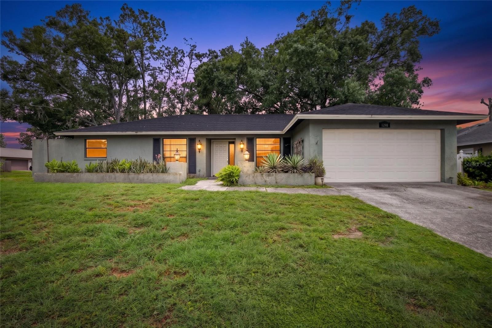 1201 Sandalwood Dr