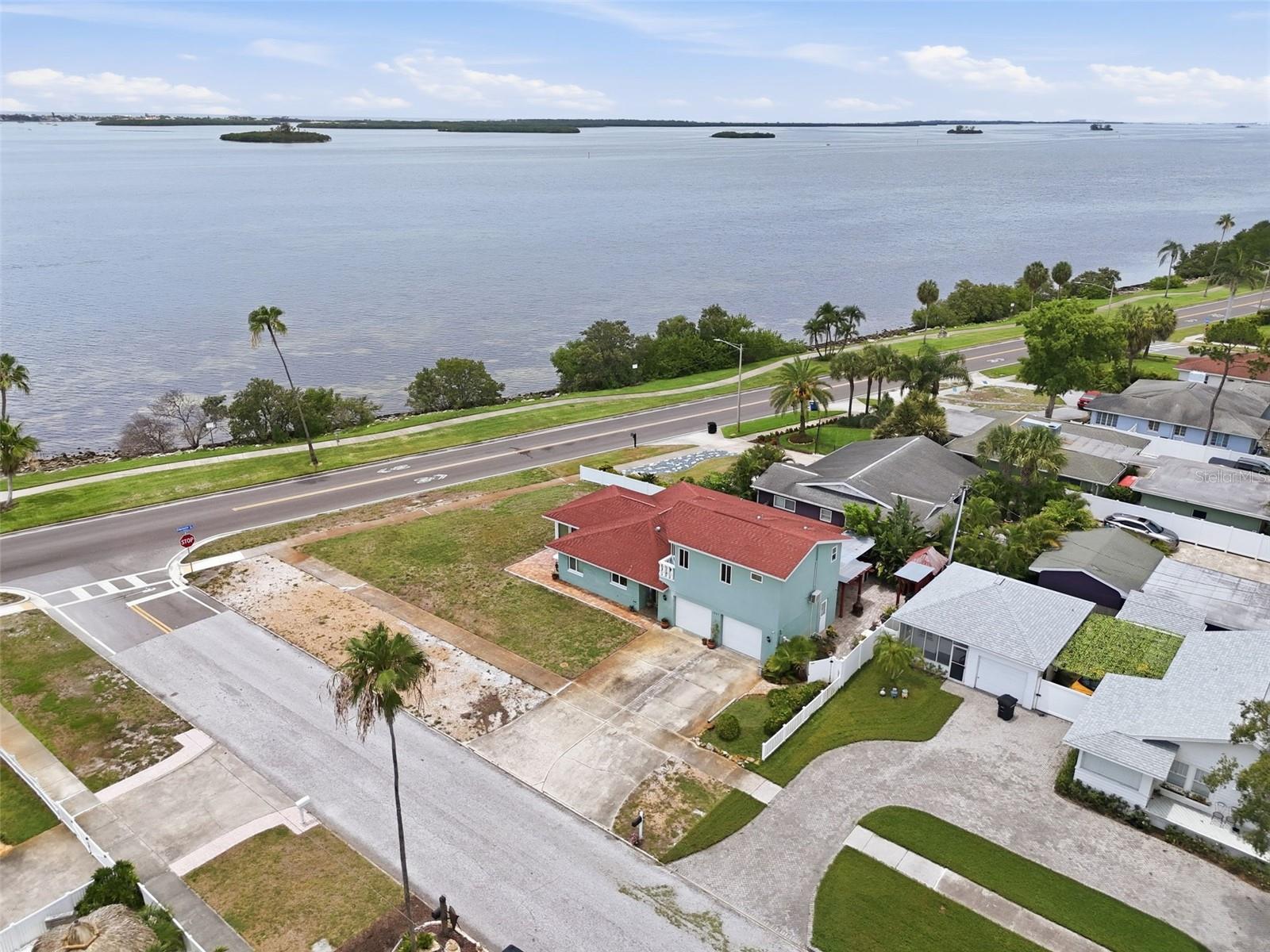 1963 Edgewater Dr