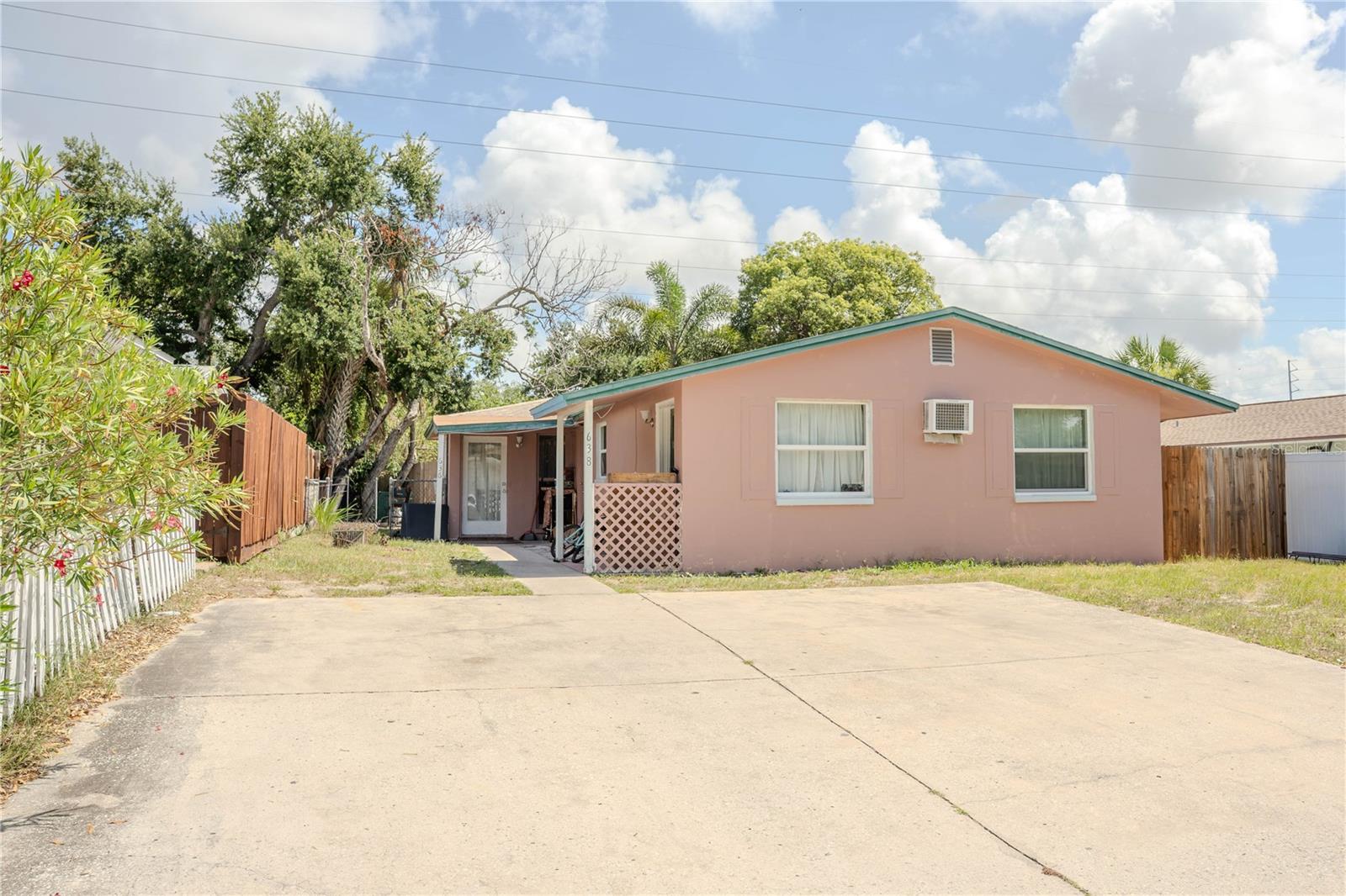 638 Dogwood CT